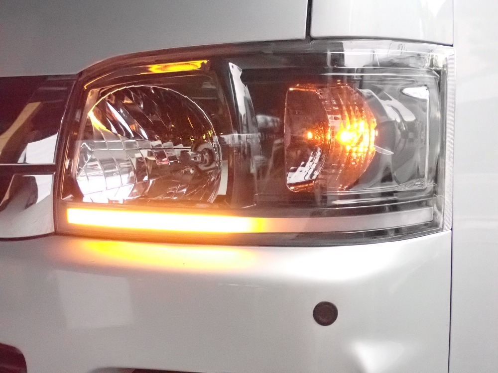 ハイエース 200系 ヘッドライト ブラッククローム LEDバー シーケンシャルウインカー 流れる 純正レベライザー対応 1型 2型 標準 ワイド 