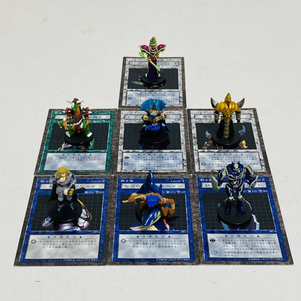 【中古品】遊戯王 DDM ダンジョンダイスモンスターズ 111個 カード45枚 セット 魔導ギガサイバー ブラックマジシャン 磁石の戦士 etc.の画像2