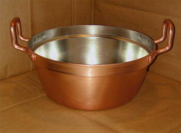 満点の ☆銅製鎚目打出し段付鍋約径３９ｃｍ（約１１.５Ｌ）板厚約１.５ｍｍ業務用仕様日本製新品 鍋