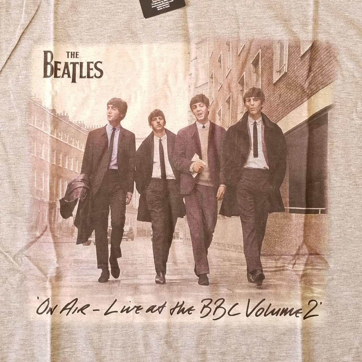 魅惑のバンドT特集! 未使用『THE BEATLES(ザ・ビートルズ) / On Air-Live at the BBC Vol.2』半袖Tシャツ 2013年コピーライト グレー S_画像4