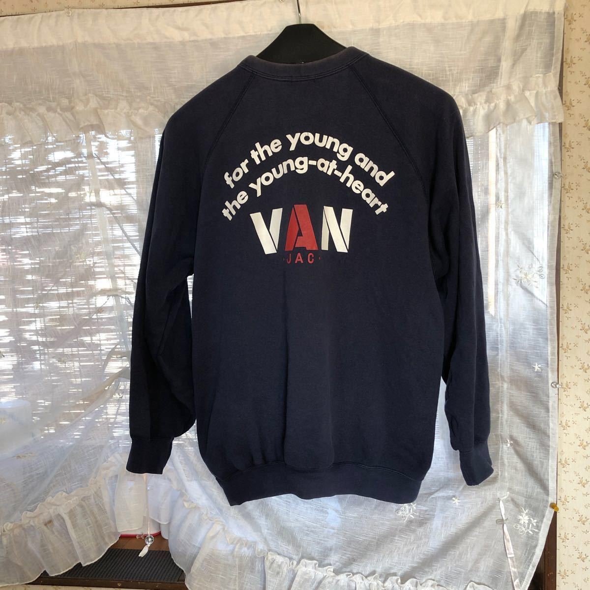 VAN ヴァンヂャケットのアンティーク トレーナーです size L 色は紺