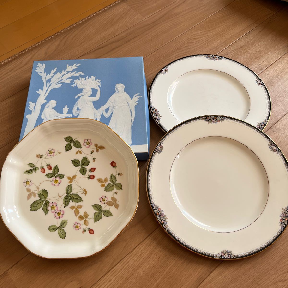 WEDGWOOD ワイルドストロベリー プレート　ノリタケ　Noritake ディナー皿