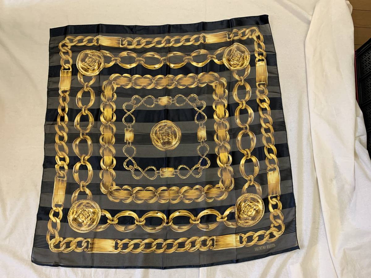 *VALENTINO MAJESTA Valentino Majesta scarf black × Gold 86cm×86cm