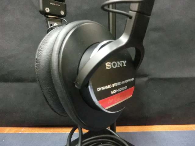 中古品 SONY 密閉型 スタジオモニターヘッドホン MDR-CD900ST ヘッドフォン