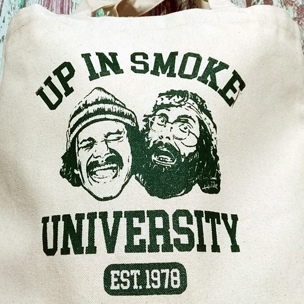 送込 送込 【Cheech & Chong】UP IN SMOKE UNIVERSITY★HAPPYな二人★エコバッグ/12リットル/10オンス★ナチュラル帆布の画像2