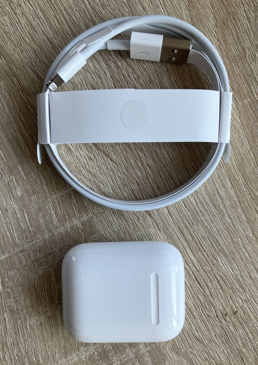 Apple AirPods【第1世代】 本体とケース&電源ケーブル_画像2