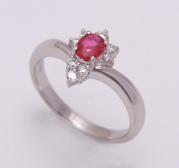 SALE】 《質屋出品》Pt900☆天然ルビー0.32ct+ダイアモンドデザイン