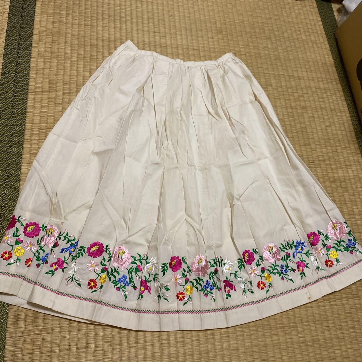 COCUE Cocue skirt knees height brand Southeast Asia Vietnam fashion cotton embroidery floral print beige 