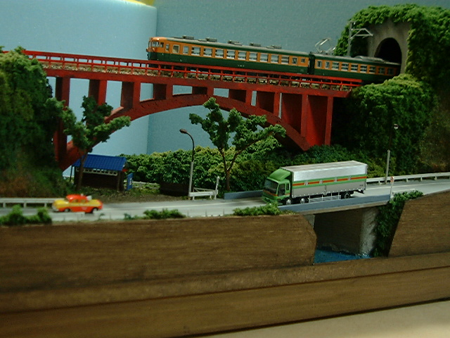 ゆめレール　日本の鉄道風景ジオラマ　朱のアーチ鉄橋と地方道のある風景_画像4