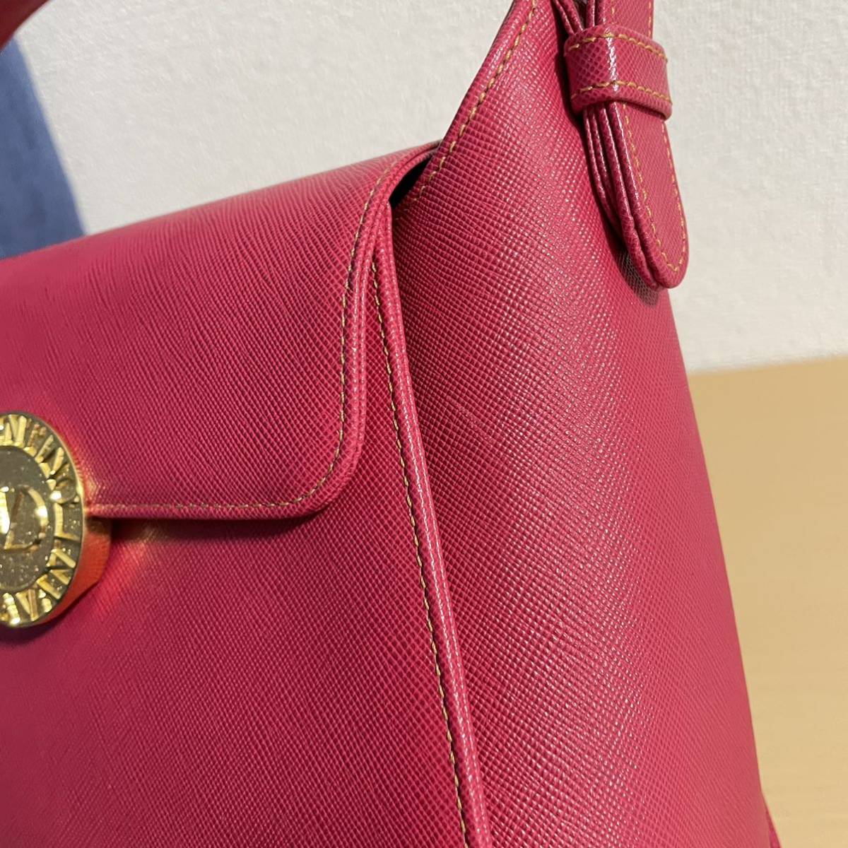 Valentino Garavani ヴァレンティノガラヴァーニ サフィアーノレザー