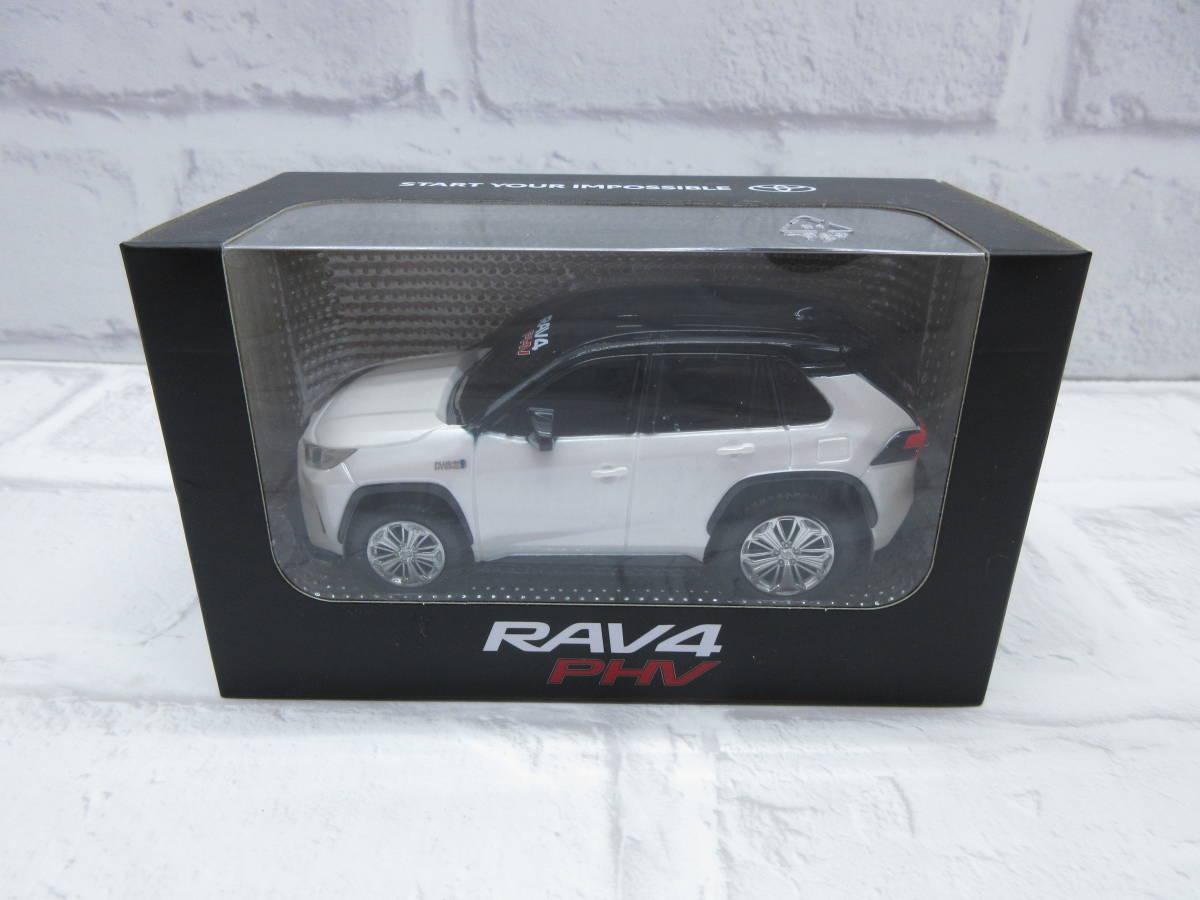 ミニカー　トヨタ　RAV4　PHV　ラブフォー　ブラックマイカxホワイトパールクリスタルシャイン　プルバックカー　非売品　カラーサンプル_画像1