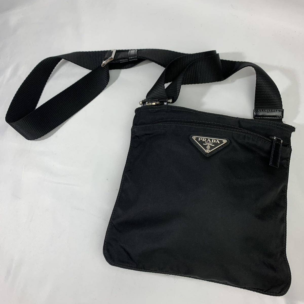 極美品 スマホ ショルダー バッグ サコッシュ PRADA プラダ 金具