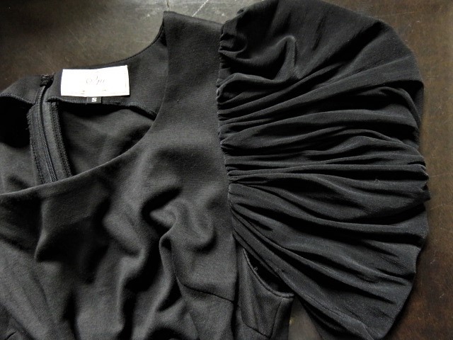  as good as new fine quality beautiful goods [ Iju ] high class black formal blouse . sleeve . gorgeous postage 185 jpy black 7 number S corporation birz * Associe ishonw1146