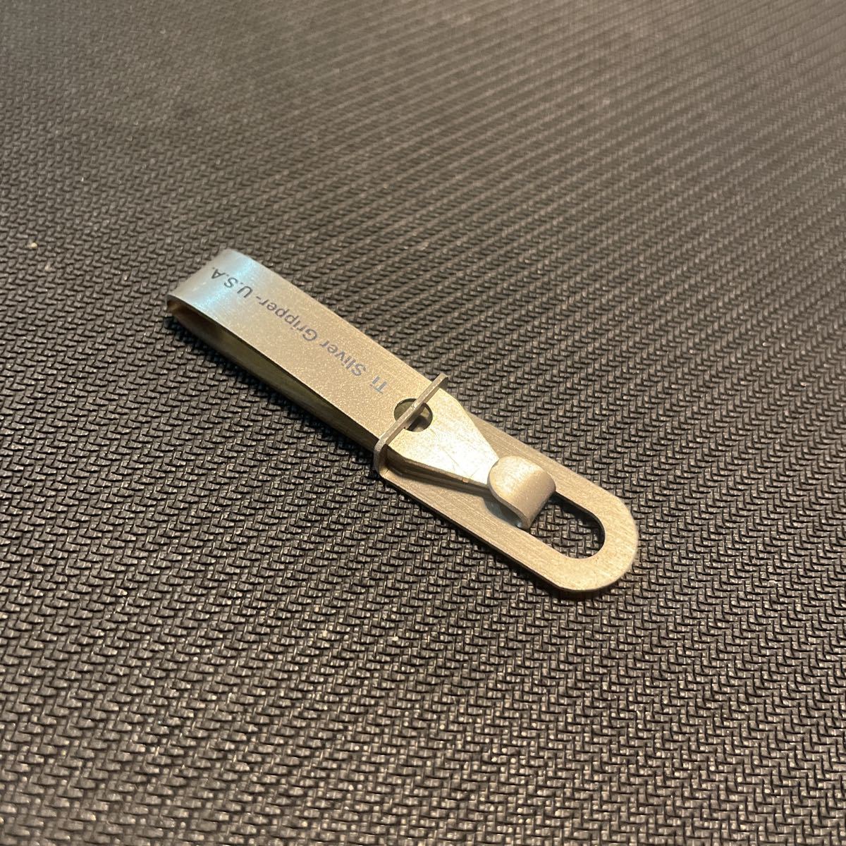 Titanium keychain tweezer