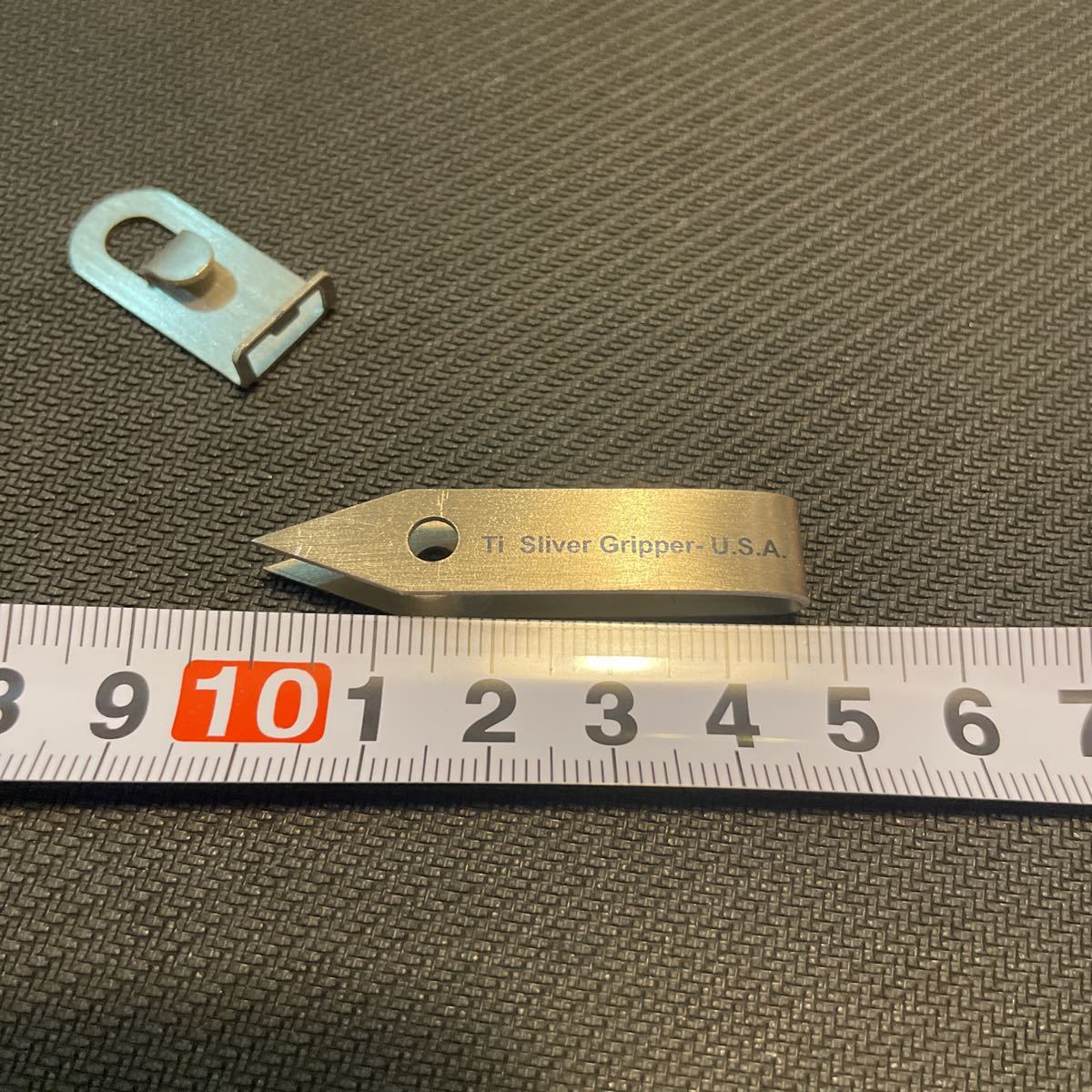 Titanium keychain tweezer
