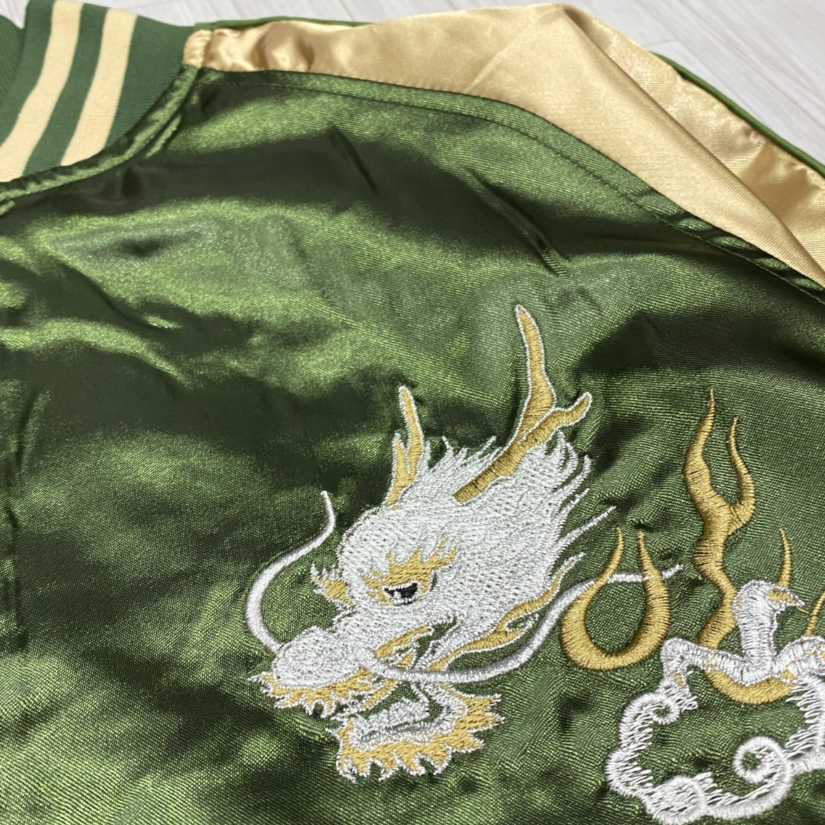 緊急SALE スカジャン 【5L】 Yokosuka刺繍入り 横須賀発祥 SUKAJAN 総刺繍 ドラゴン＆カープ 龍鯉 Dragon&Carp サテン地 内ポケットあり 緑_画像5