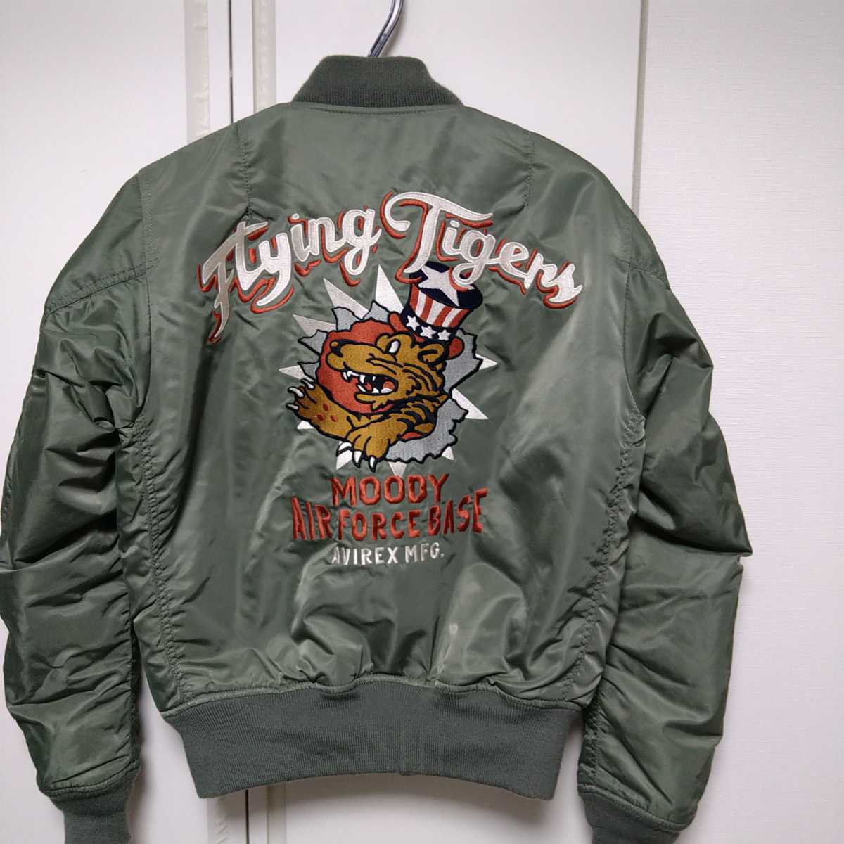 AVIREX/希少メンズM/MA-1フライトジャケット/FLYING TIGERSフライングタイガー /グリーンセージ6172175/74TH/ジャンパー・ブルゾン|Yahoo!フリマ(旧PayPayフリマ) AVIREX/希少メンズM/MA-1フライトジャケット/FLYING TIGERSフライングタイガー /グリーンセージ6172175/74TH/ジャンパー・ブルゾン|Yahoo!フリマ(旧PayPayフリマ)