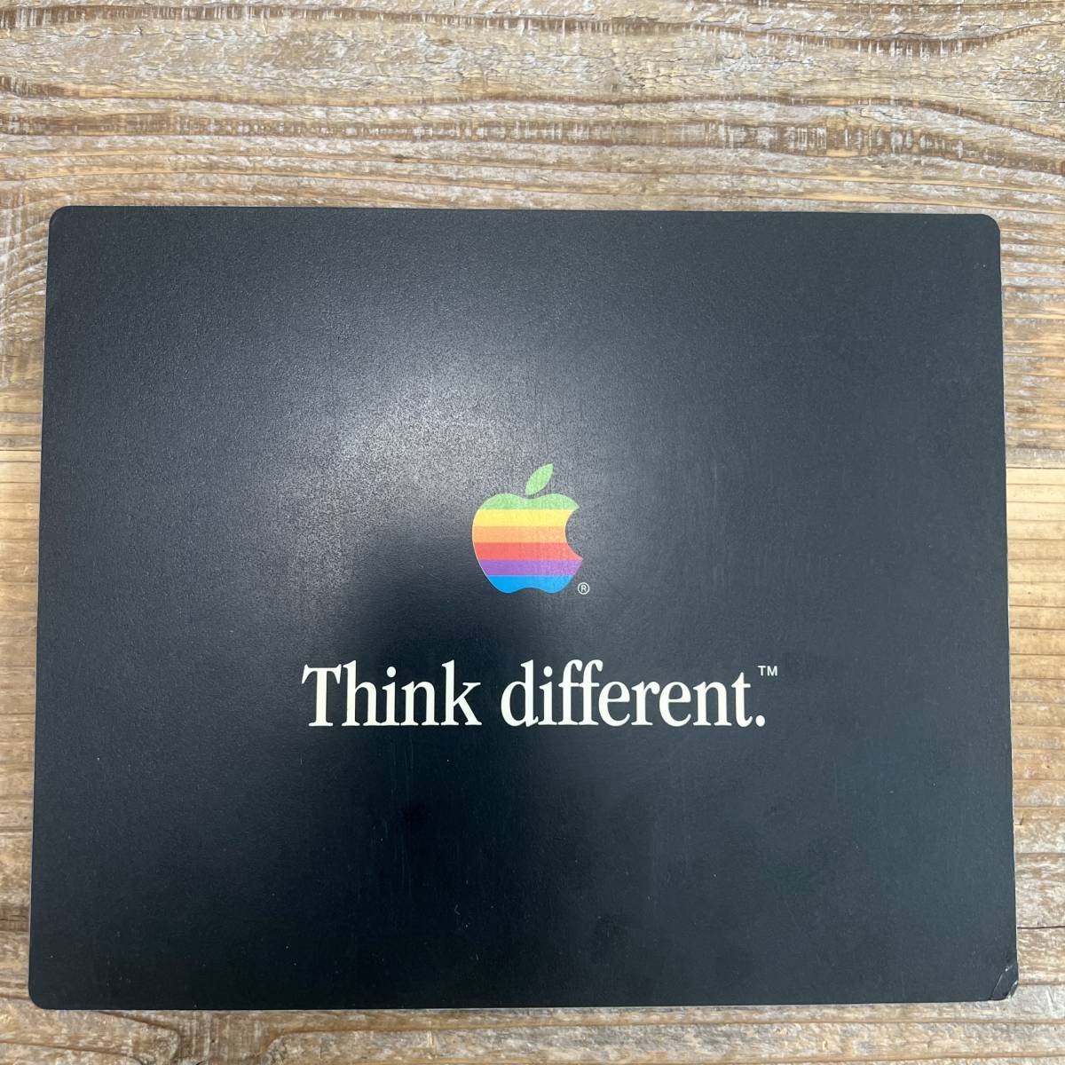 レア Think Different Apple Computer マウスパッドアップル コンピューター レインボー ロゴ 非売品 ノベルティー 販促_画像1