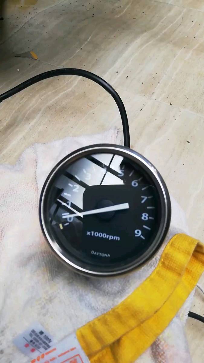 送料無料(沖縄は1000円) ディジタルハンドタコメーターHT-5500(信号