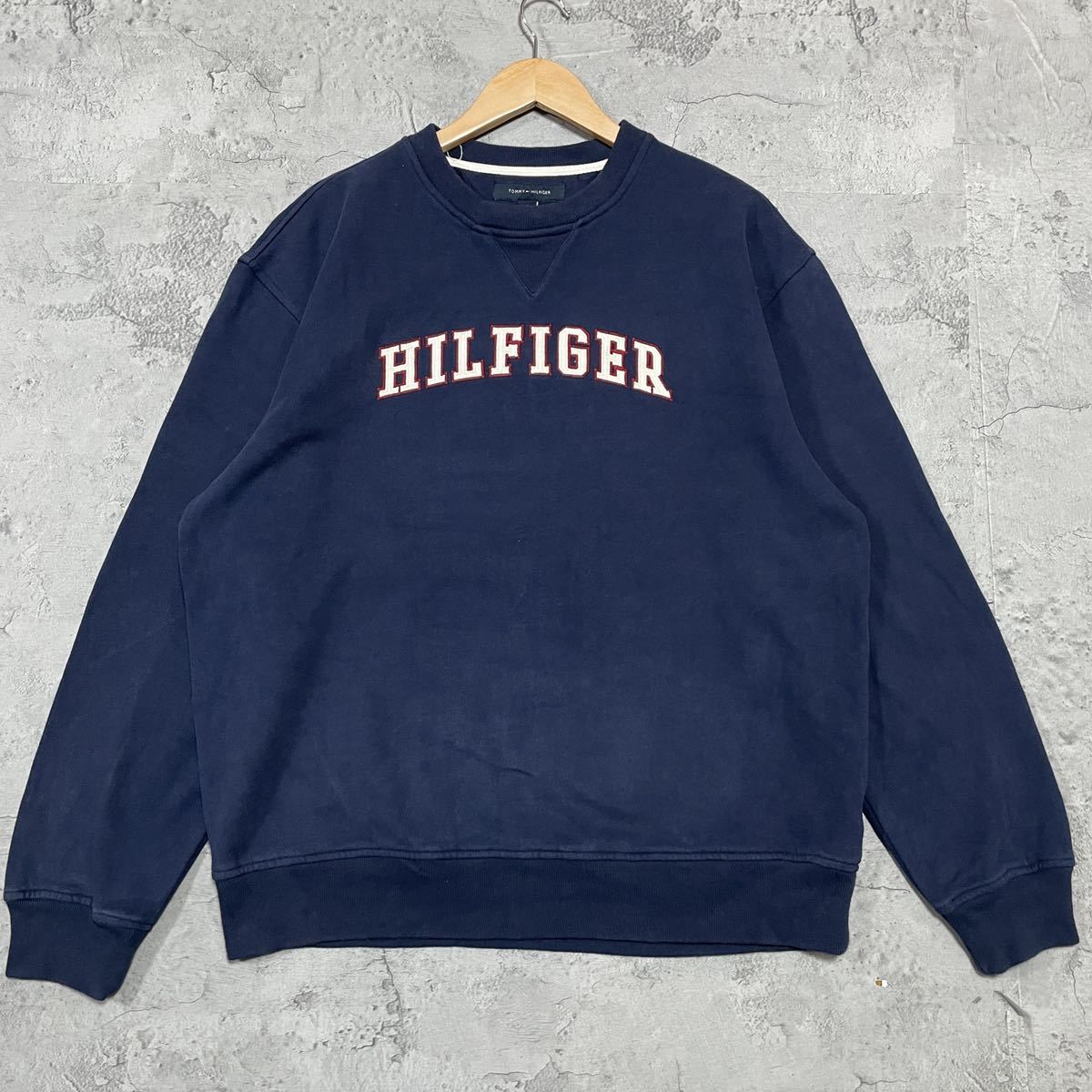 Tommy Hilfiger トミー ヒルフィガー スウェット トレーナー ビッグロゴ 刺繍ロゴ Vガゼット ビッグシルエット 裏起毛 ネイビー 玉FL1801_画像2