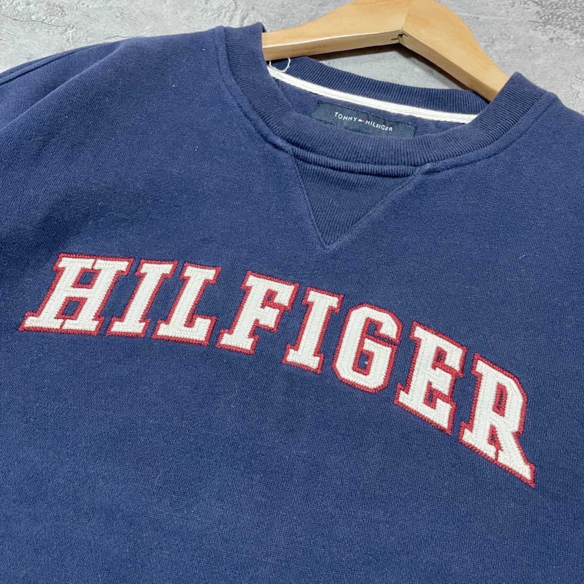 Tommy Hilfiger トミー ヒルフィガー スウェット トレーナー ビッグロゴ 刺繍ロゴ Vガゼット ビッグシルエット 裏起毛 ネイビー 玉FL1801_画像3