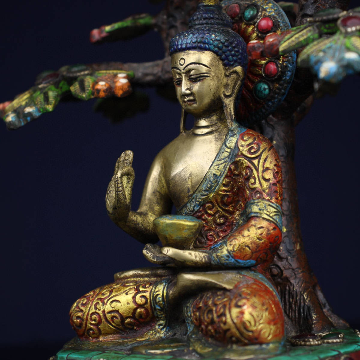 超珍館蔵・銅製・寶石嵌・彩繪・描金・菩提樹坐下釋迦牟尼像】置物・古 ...