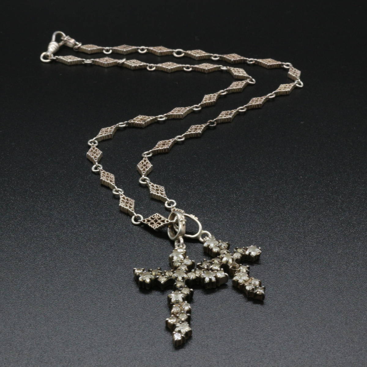 Loree Rodkin / necklace / silver / gothic Cross / 10 character ./ Loree Rodkin / SV925 / box attaching 