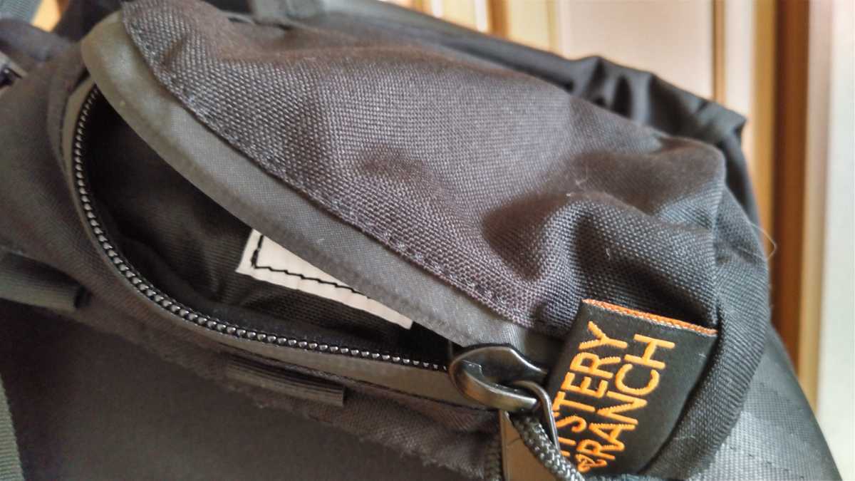 ミステリーランチ MYSTERY RANCH インベーダー メッセンジャーバッグ ミステリーランチ MYSTERY RANCH インベーダー メッセンジャーバッグ