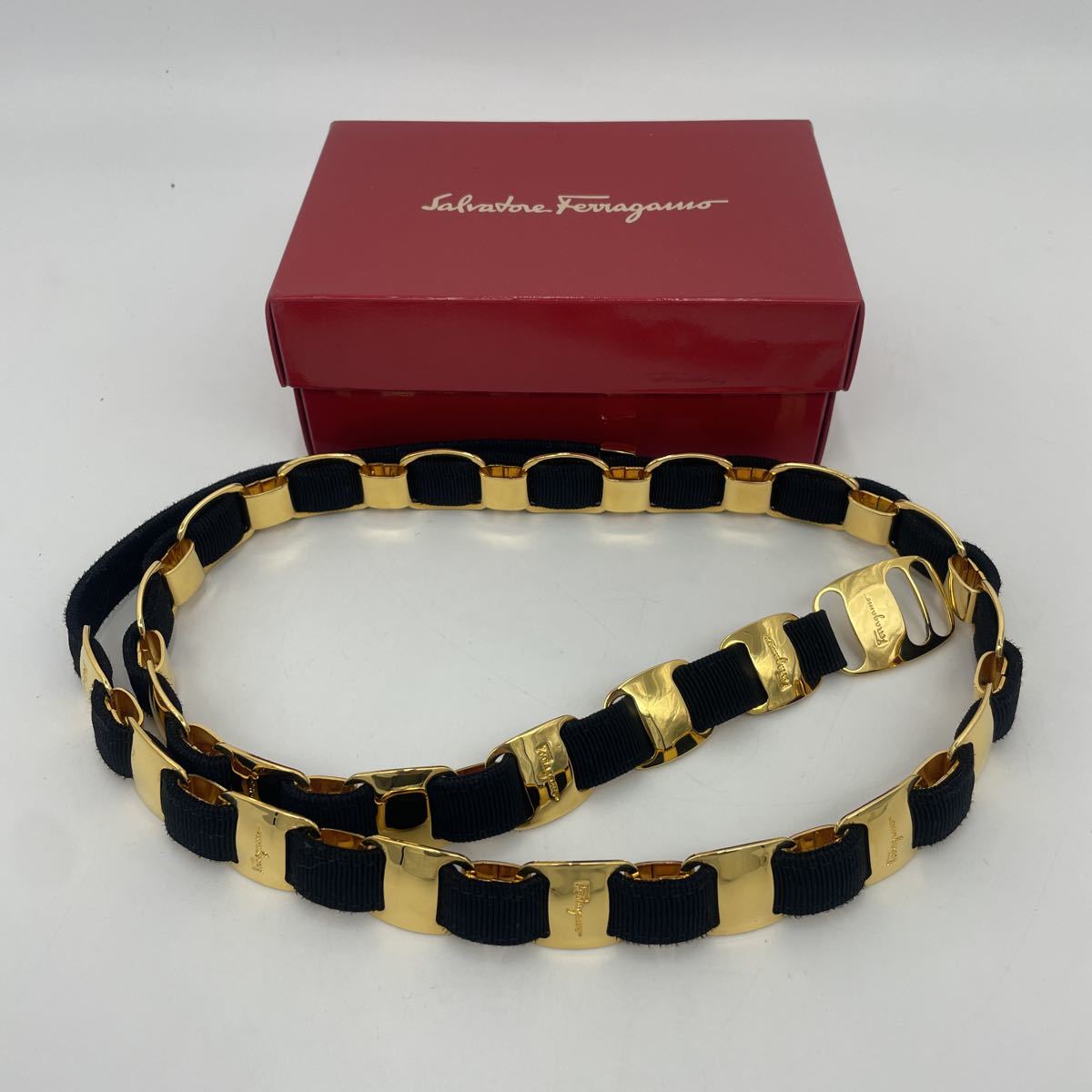 Salvatore Ferragamo イタリア製 ゴールド ブレスレット 箱付