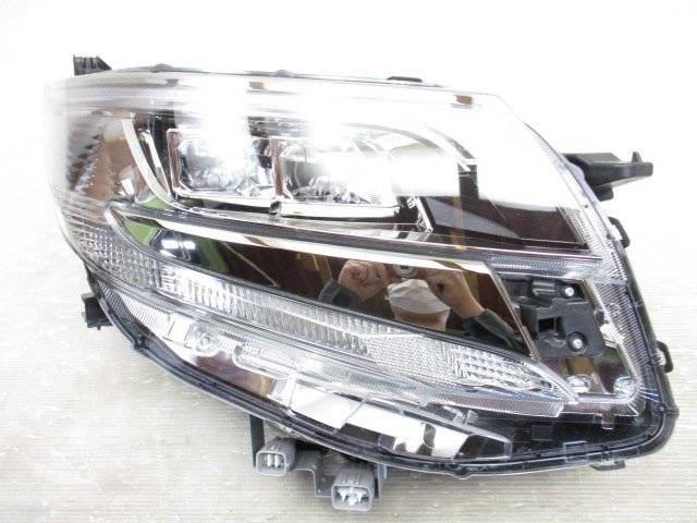 超激得SALE NOAH ノア W × B ZRR80W ZRR85W ZWR80W 後期 純正 右 LED
