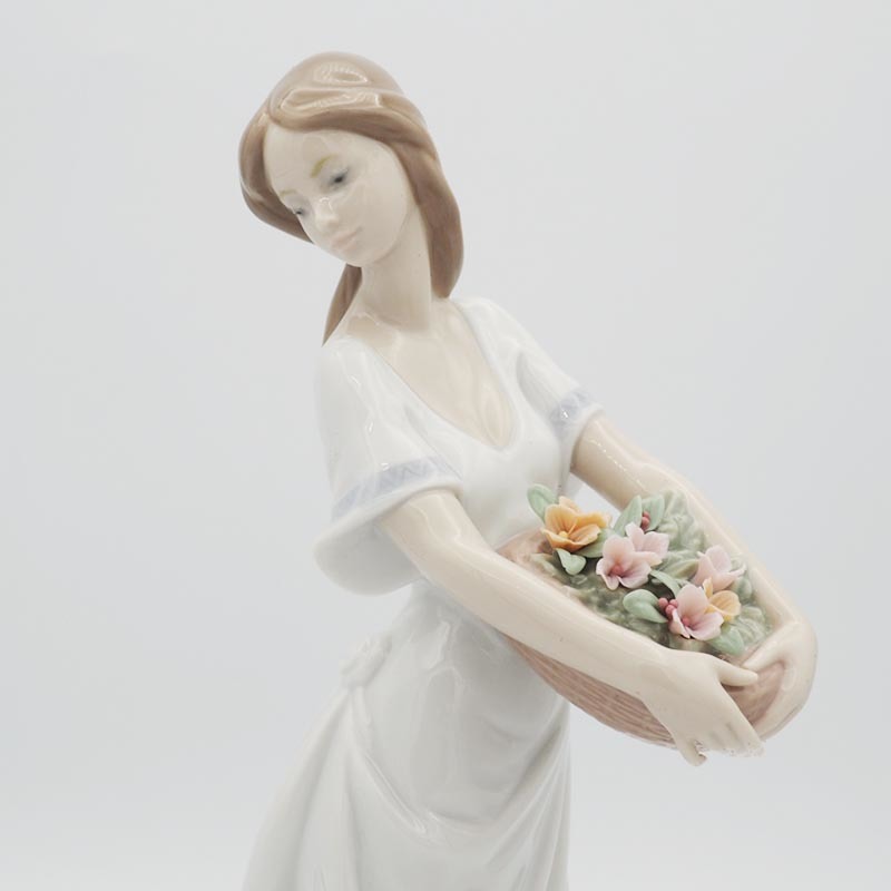 【美品】リヤドロ LLADRO No.7704 アテネの庭 GARDENS OF ATHENS スペイン製 陶器 置物 女性【絶版】