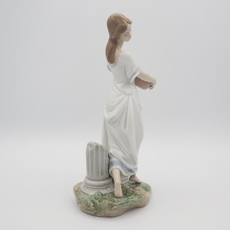 【美品】リヤドロ LLADRO No.7704 アテネの庭 GARDENS OF ATHENS スペイン製 陶器 置物 女性【絶版】