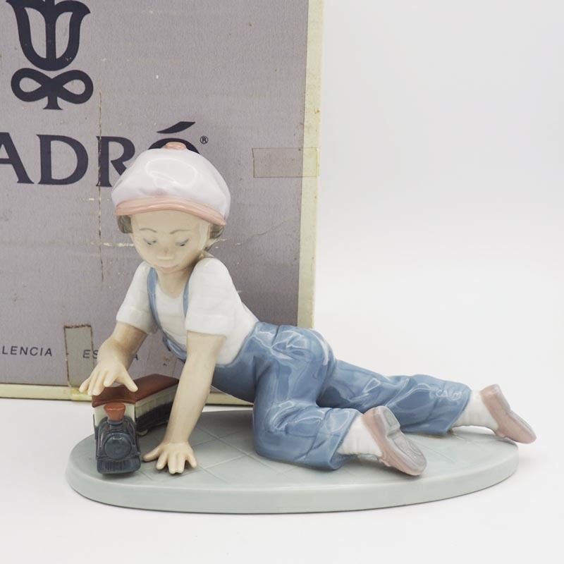 メール便無料】 LLADRO リヤドロ No. 6109 ミルクのお時間 西洋陶磁器