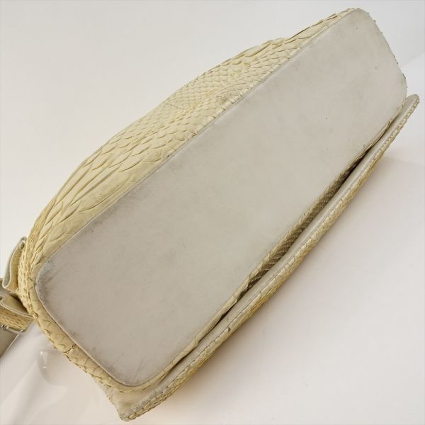  python leather . shoulder bag white messenger bag cream color diagonal .. flap card go in magnet pochette snake leather 4446