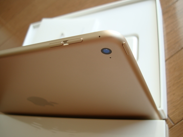 極美品 Apple iPad Air 2 Wi-Fiモデル 16GB ゴールド 付属品未使用_画像3