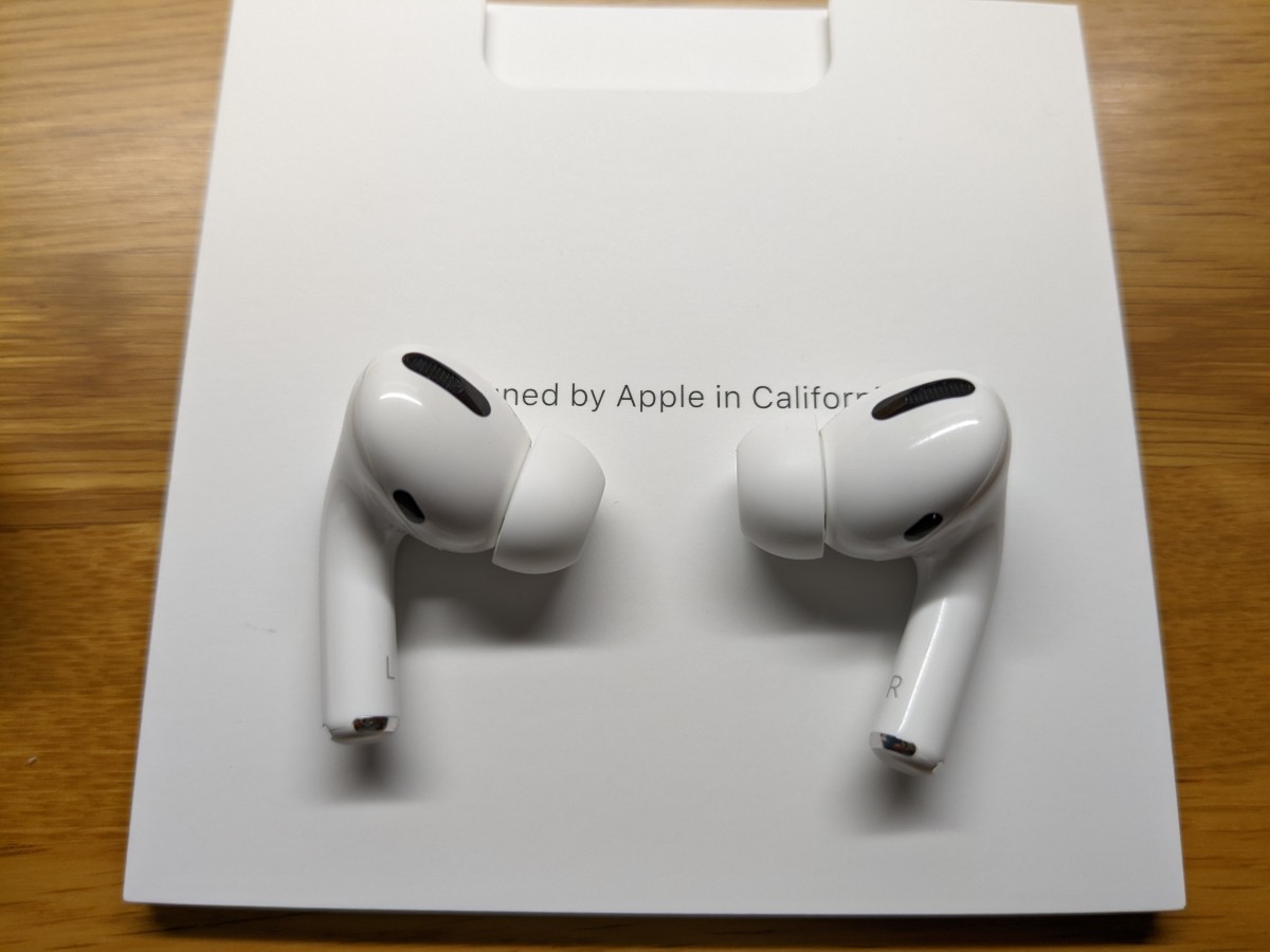 新品お値下げ AirPods Apple Pro ケース付き 第1世代 イヤフォン