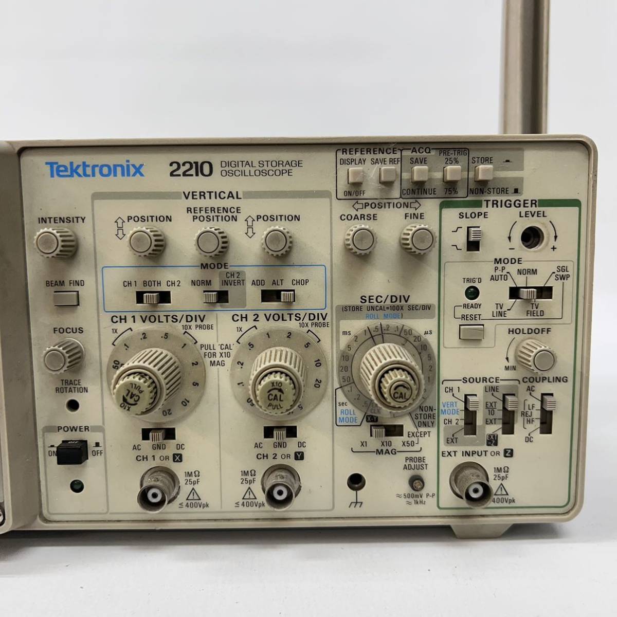 Tektronix 2210 オシロスコープ DIGITAL STORAGE OSCILLOSCOPE テクトロニクス 通電のみ確認 現状品_画像2