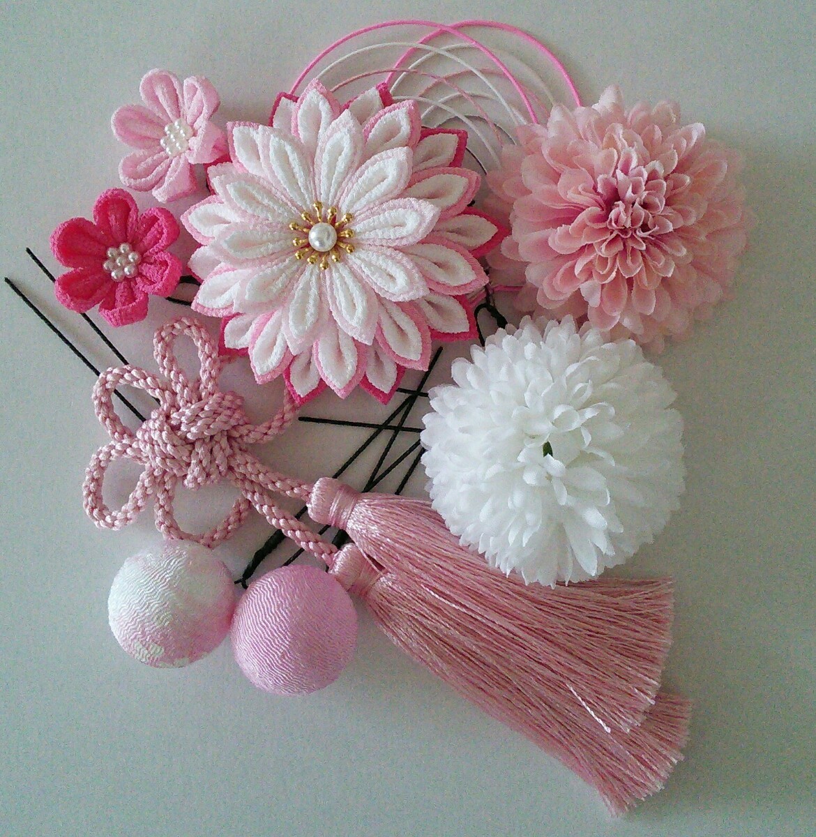 PayPayフリマ｜つまみ細工と造花の髪飾り ピンク系 二重半くす マム
