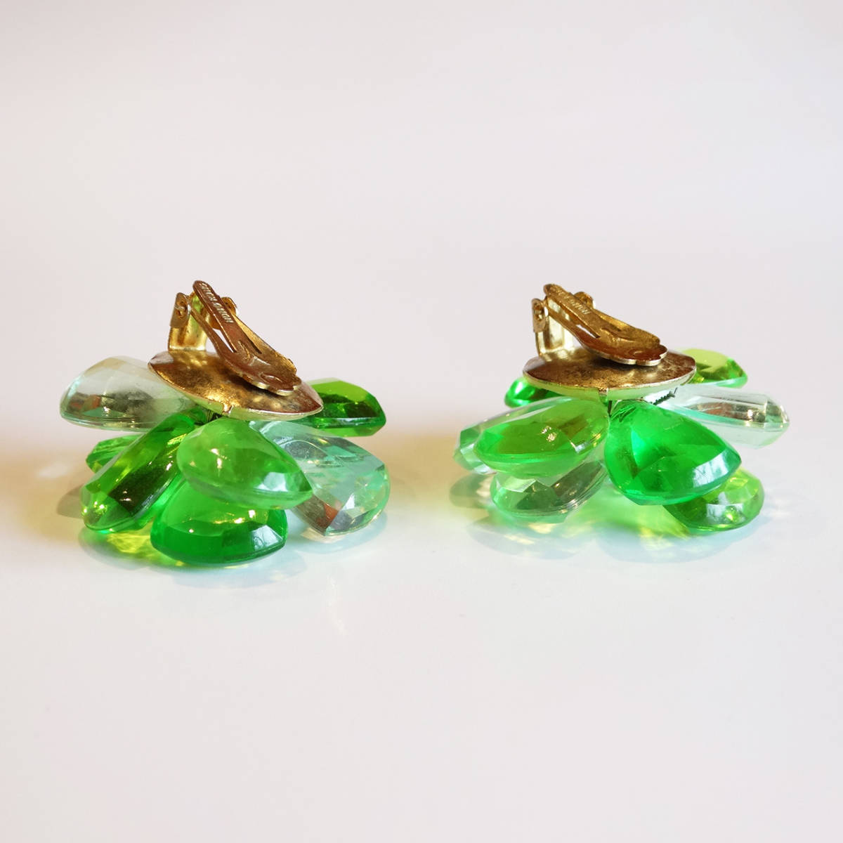 ★60s Vintage acrylic clear green flower earrings_画像5