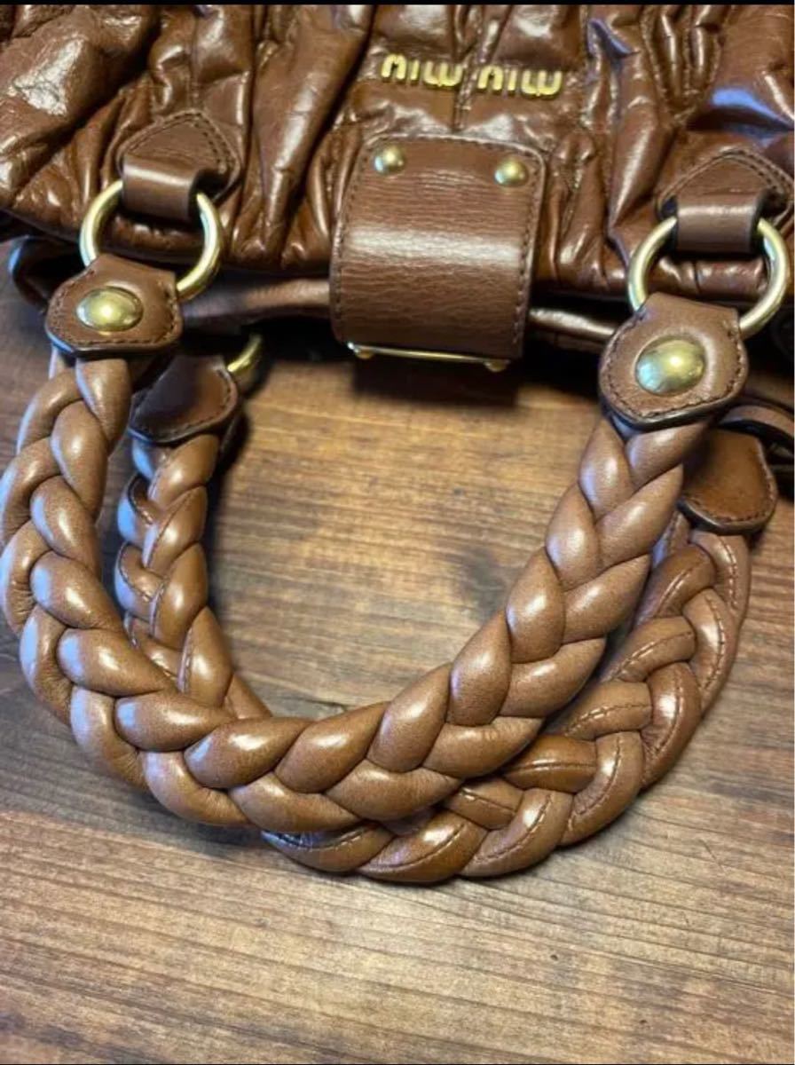 美品 人気 ミュウミュウ miu miu マテラッセ ハンドバッグ & ショルダーバック 2way ブラウン 本日限定お値下げ中