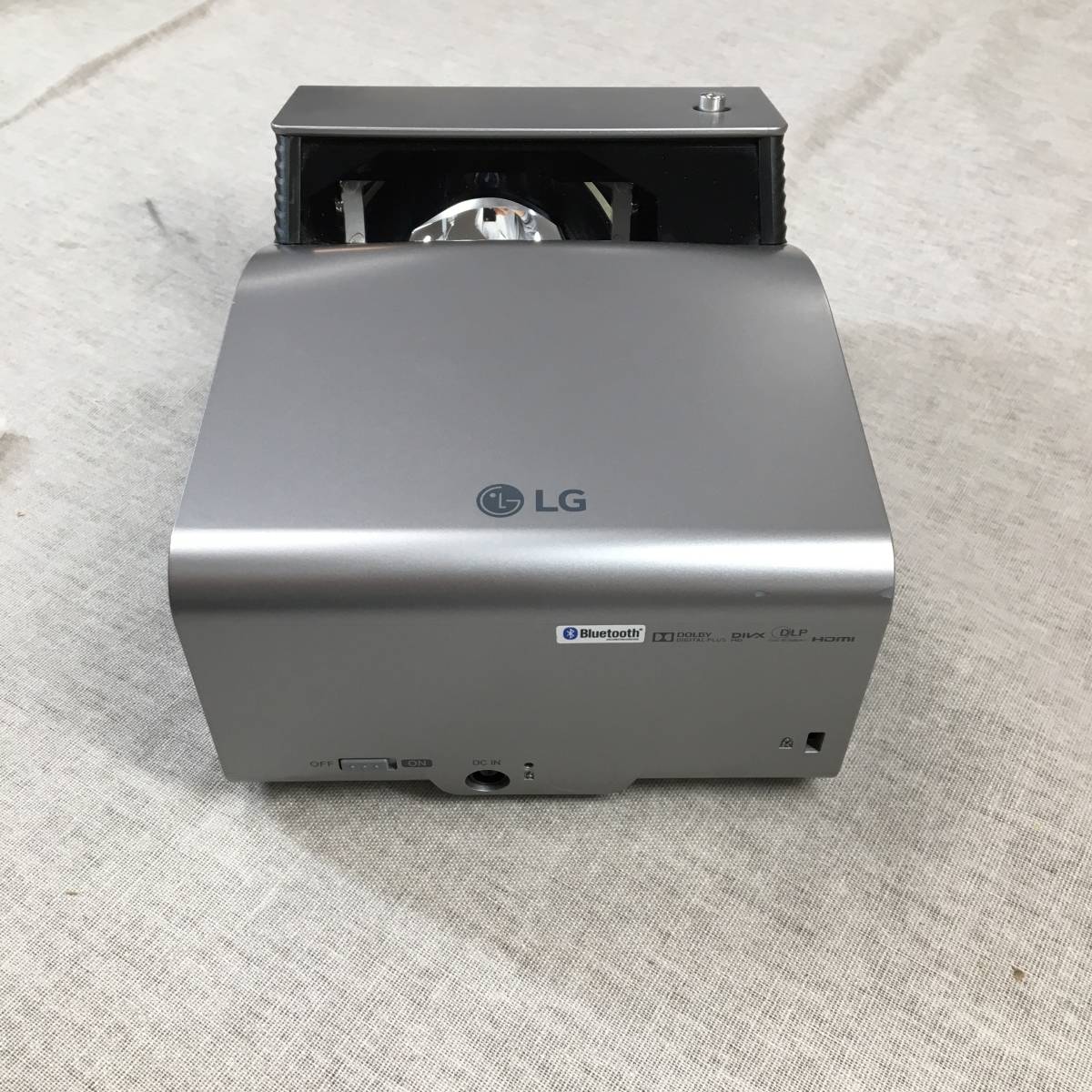 LG PH450UG 超短焦点 バッテリー内蔵 LEDプロジェクター-