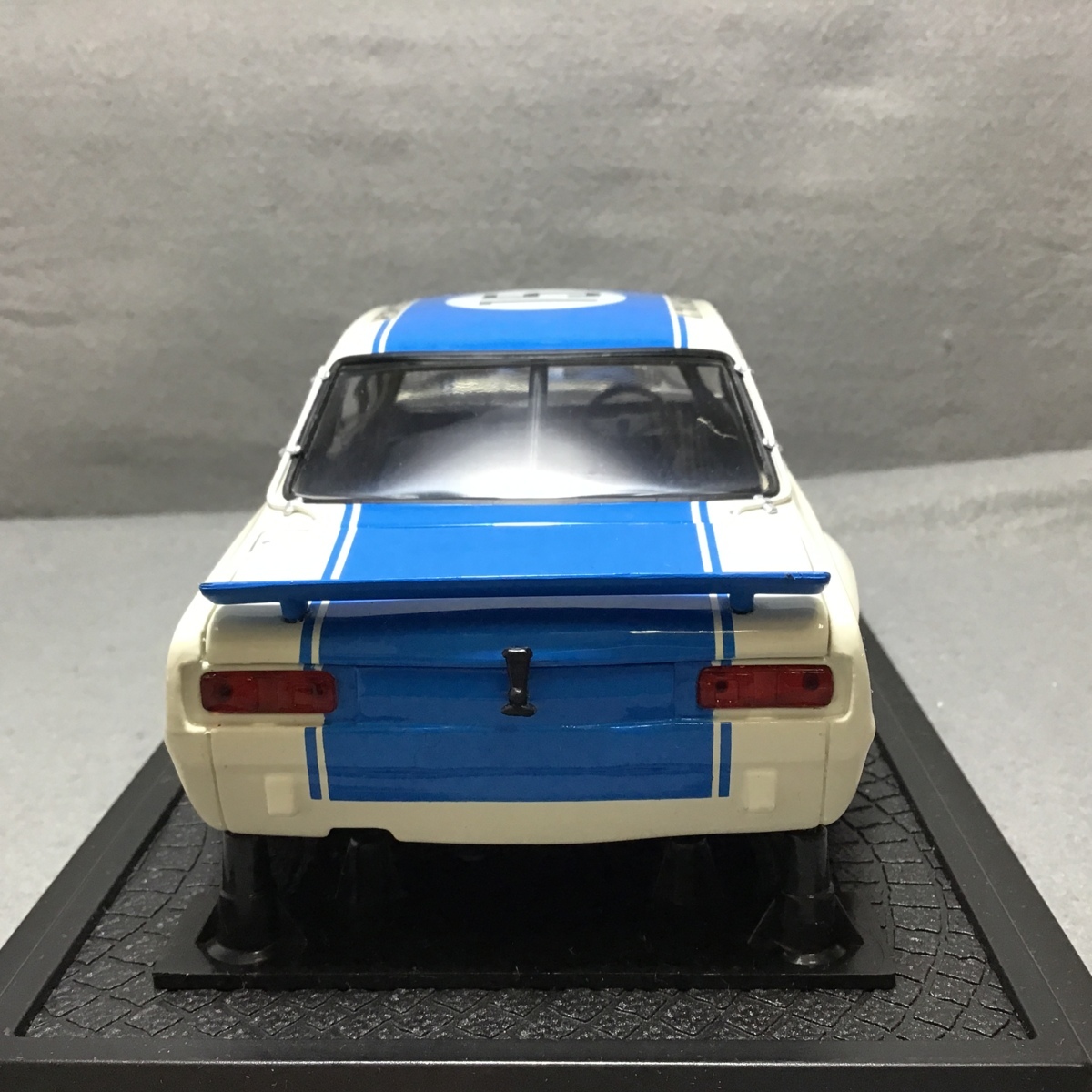 1/18 ニッサン・スカイライン 2000GT-R KPGC10 レーシング Mobil #15(ホワイト×ブルー)_画像5