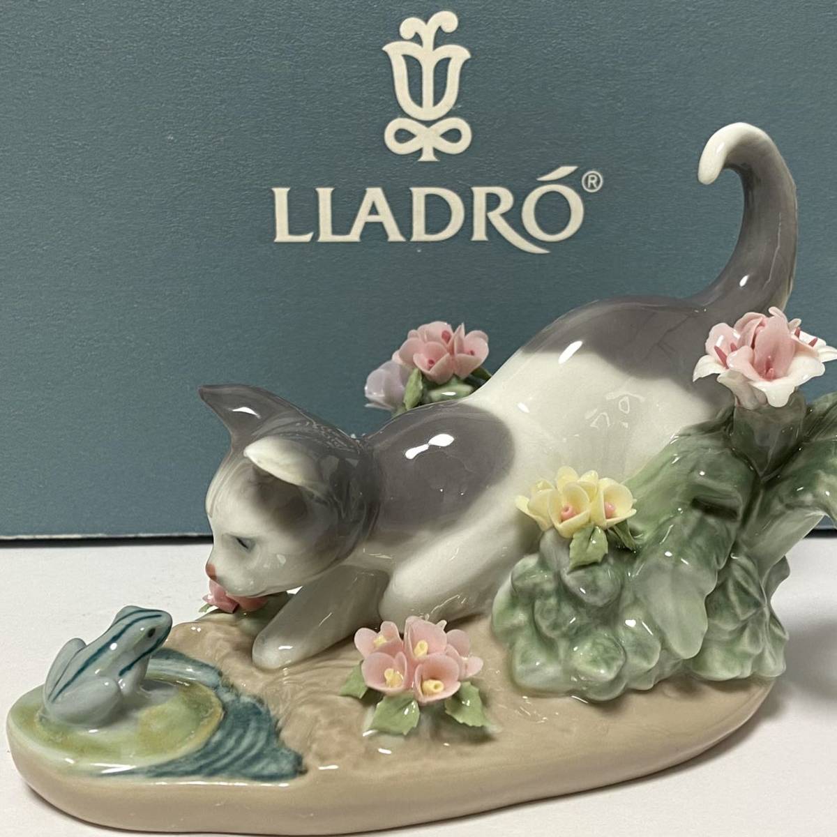 リヤドロ にらみ合い ネコ カエル 花 箱付-