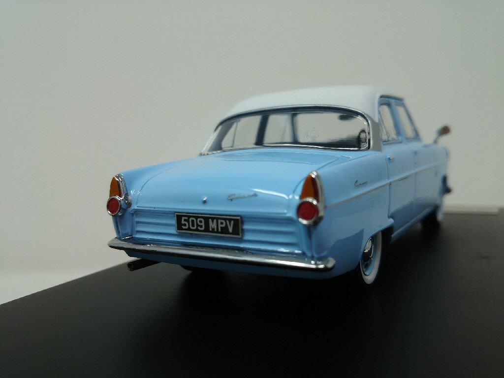 # ixo models Ixo 1/43 FORD CONSUL MKⅡ 1959 голубой × белый Ford * темно синий обезьяна модель миникар 