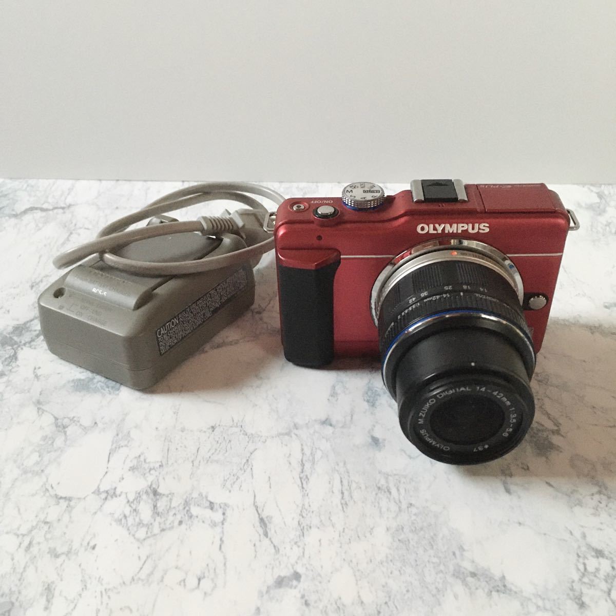 ジャンク品】OLYMPUS PEN E-PL1 本体 標準レンズ 充電器-