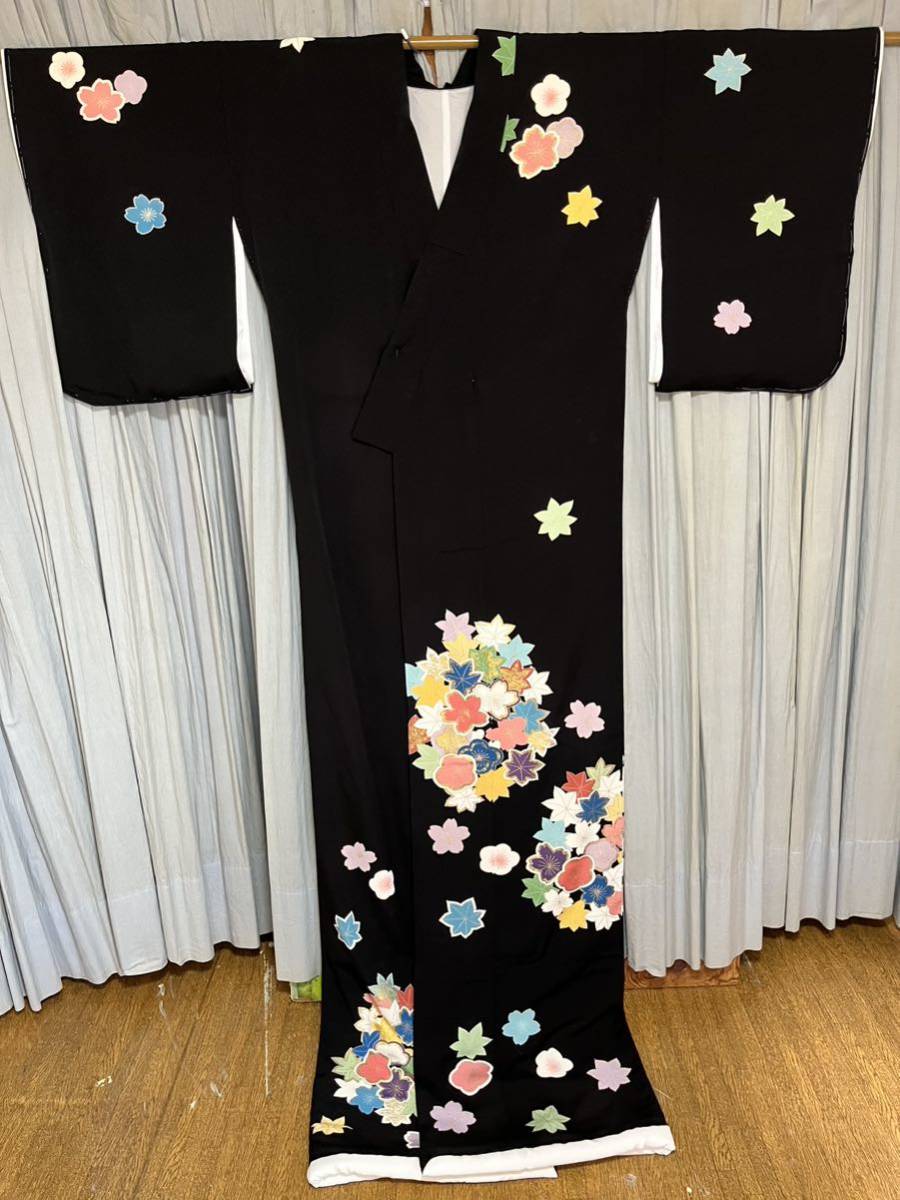 ☆美品☆ 【仕立上り未使用品】 黒地に紅葉 黒芸者 お引き摺り 裾引き