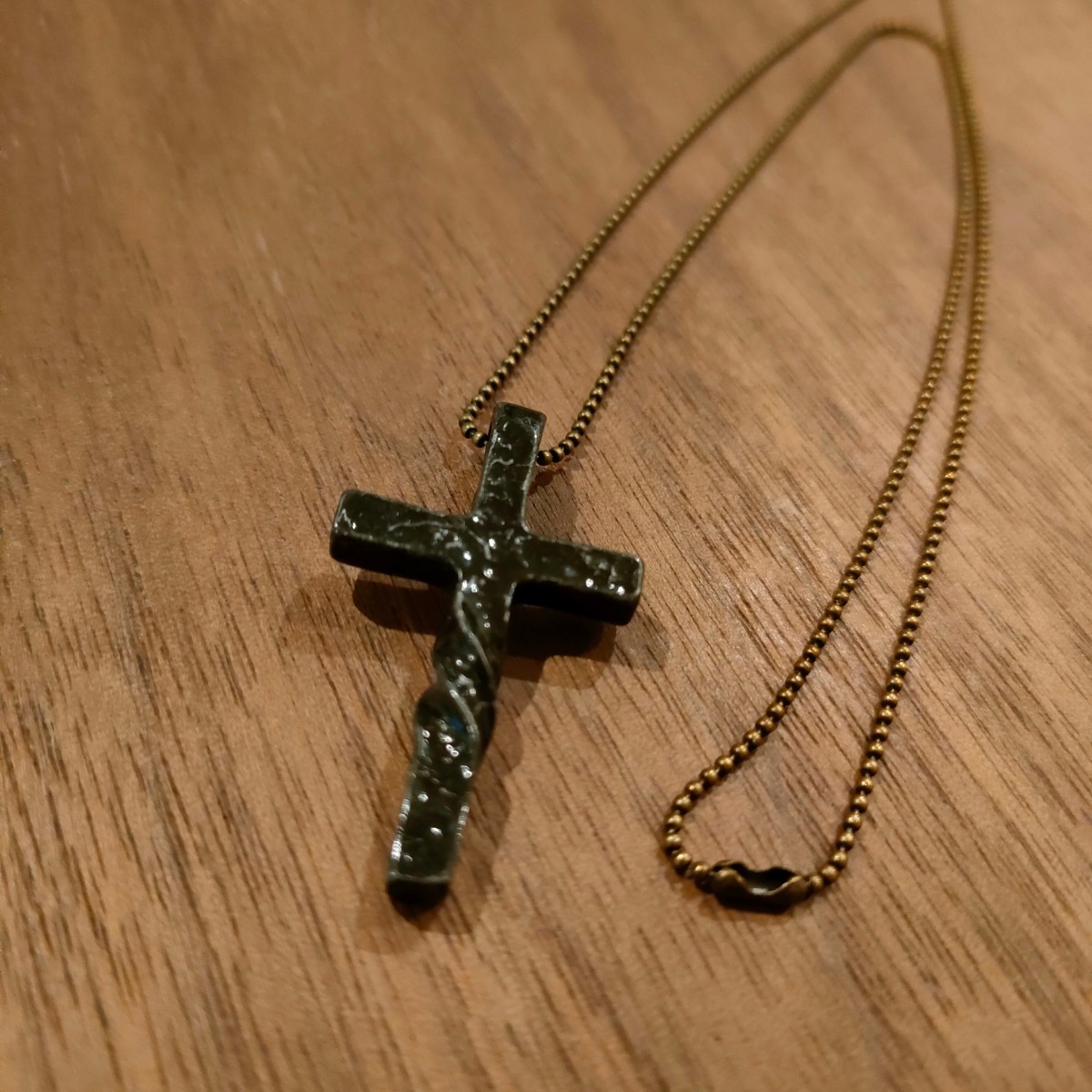 クロスネックレス　クロスチャーム　真鍮ボールチェーン　十字架　キリスト　銅合金チャーム