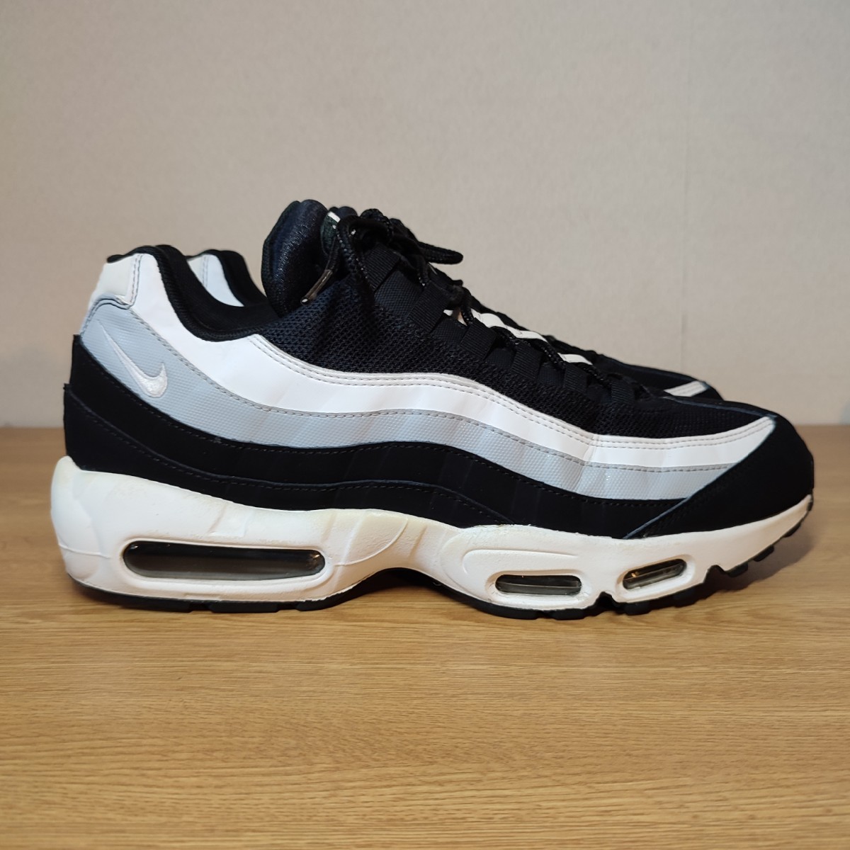 美品 大人気カラー NIKE AIR MAX 95 MONOTONE