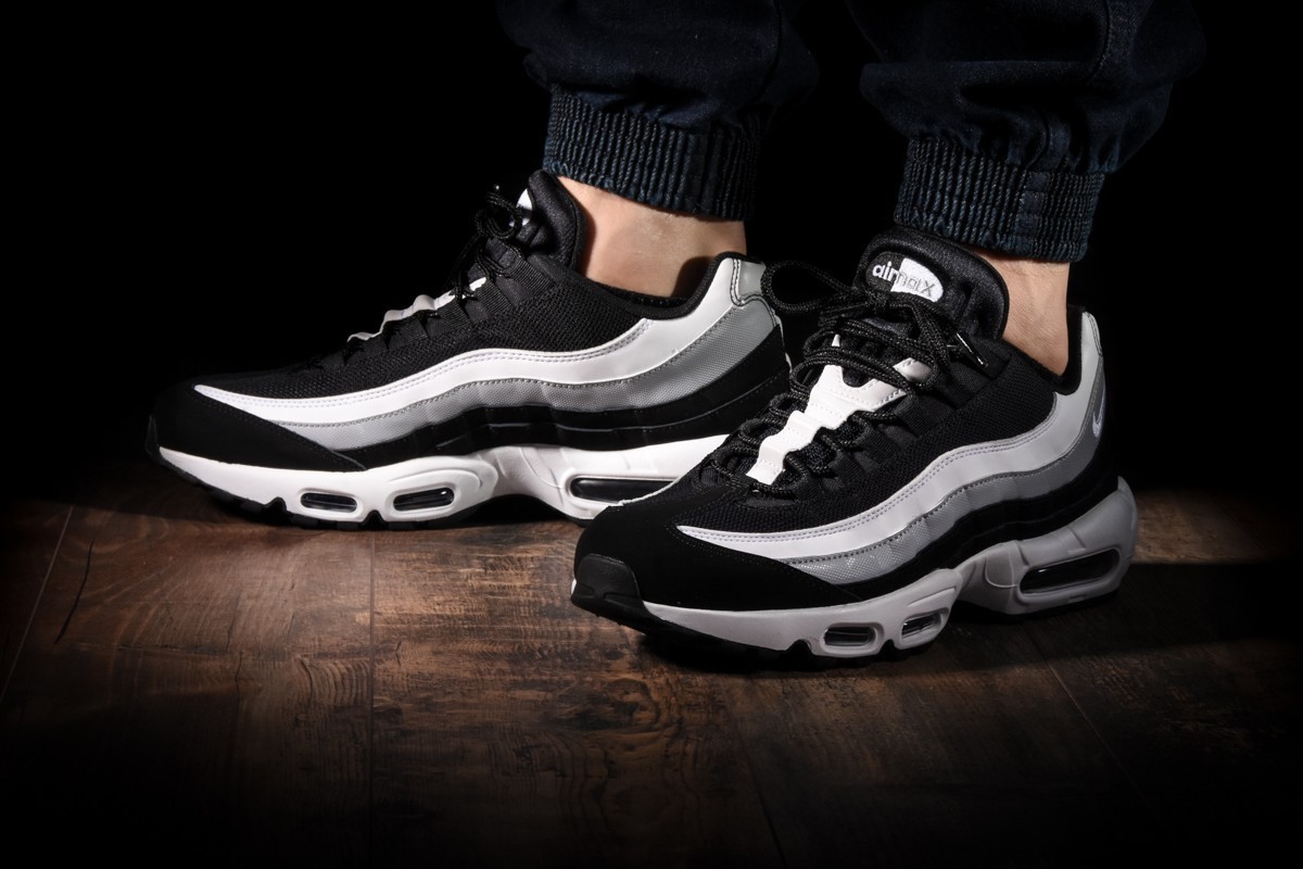 美品 大人気カラー NIKE AIR MAX 95 MONOTONE