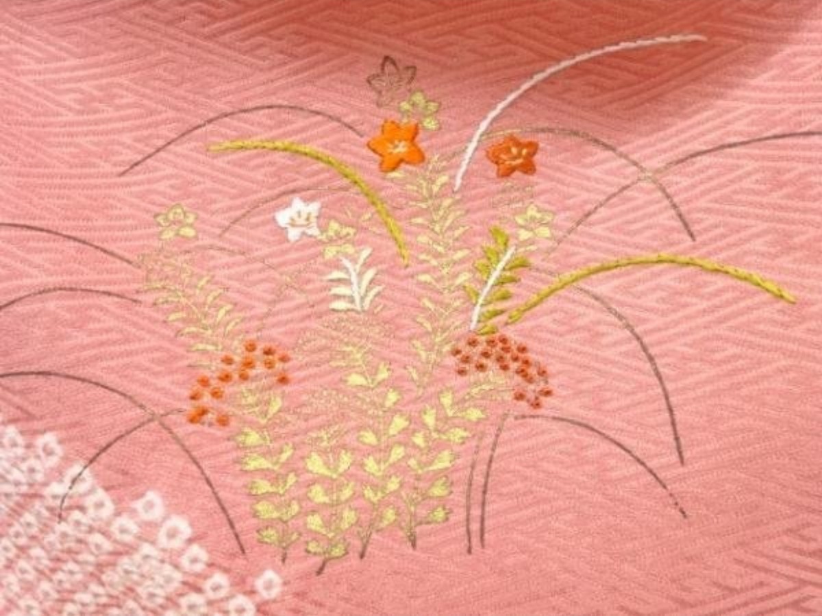 正絹　金彩絞り秋草模様刺繍　色留袖　身丈164　裄65